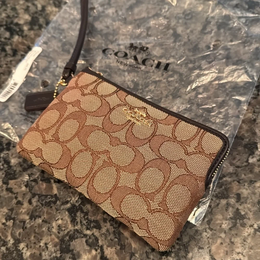 Coach wristlet classic monogram logo wristlet NWT